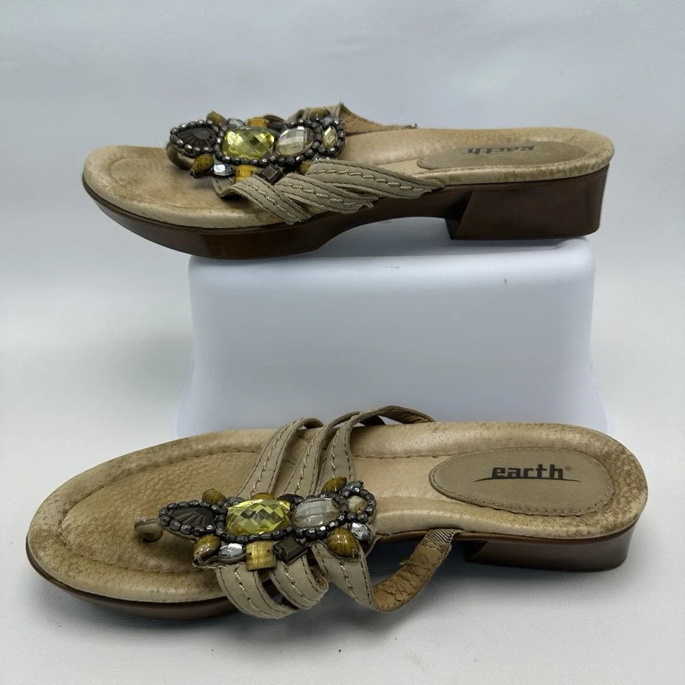 EARTH Saffron Thong Flips Flops Sandals Shoes Women's US Size 8 Jeweled